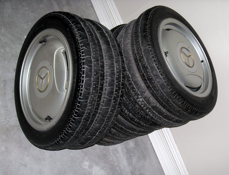Illustration for article titled Odd find: JJD Twin Tyre Wheels